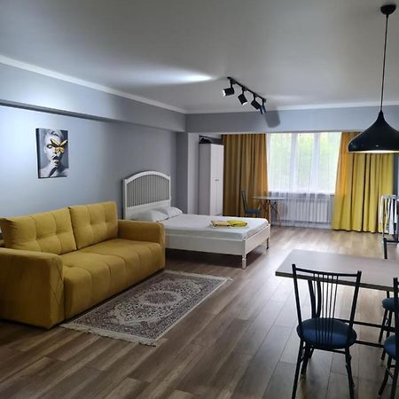 Апартаменты В Центре, В Новом Доме Alma-Ata Buitenkant foto