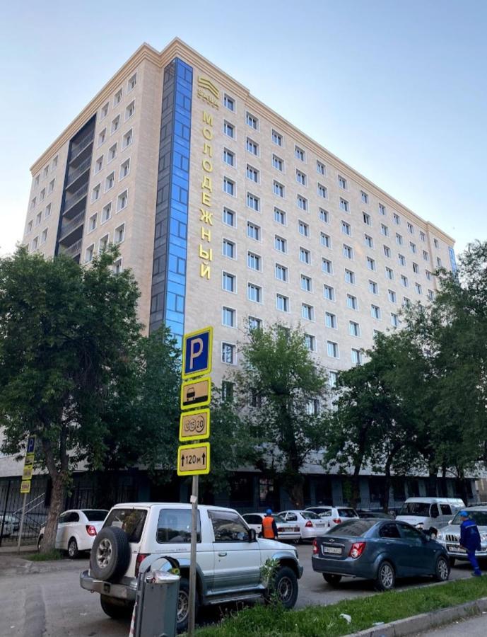 Апартаменты В Центре, В Новом Доме Alma-Ata Buitenkant foto