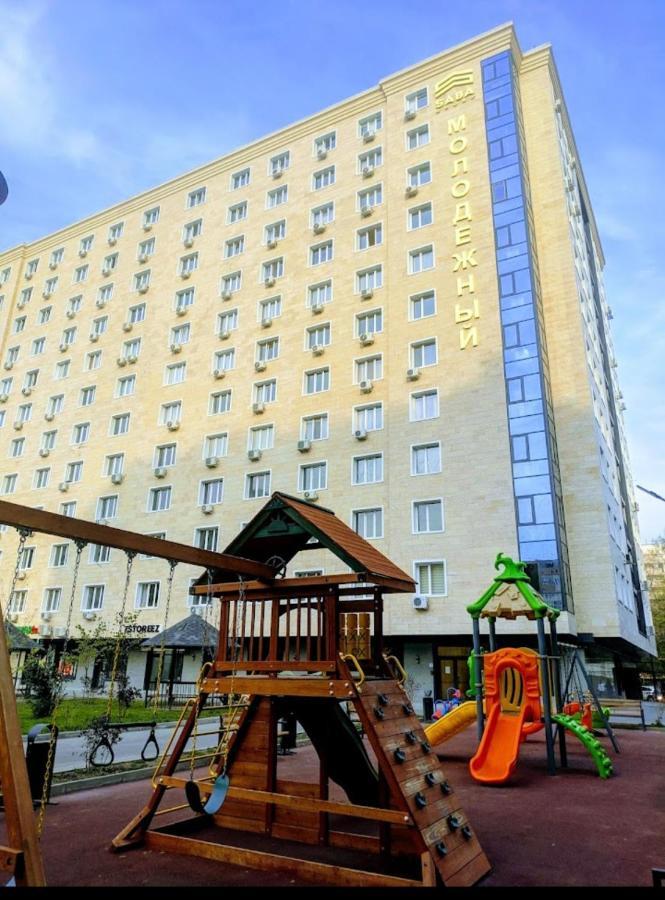 Апартаменты В Центре, В Новом Доме Alma-Ata Buitenkant foto